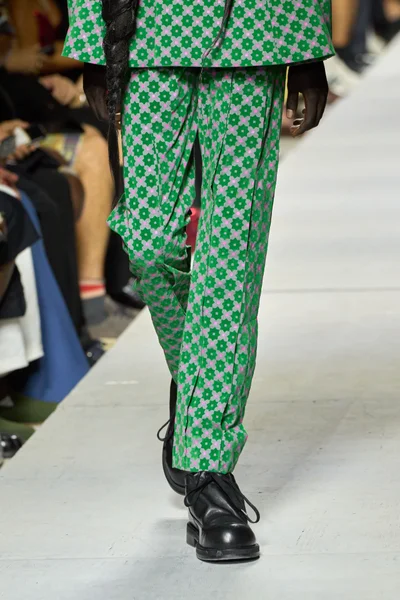 Look 10